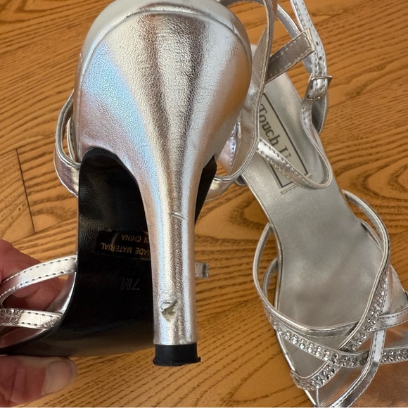 Touch Ups Glittering Silver Heels Size 7 - Picture 9 of 15